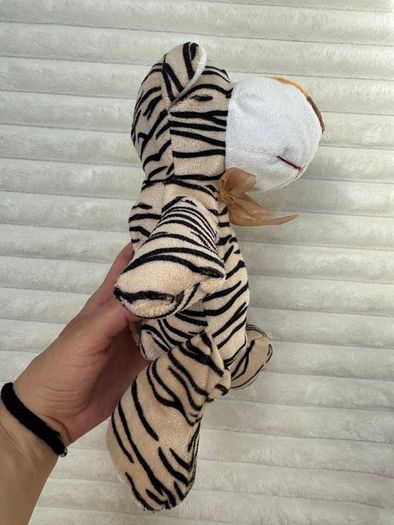 Paws Tiger Plush Approx 30 cm. Used PLease see pictures