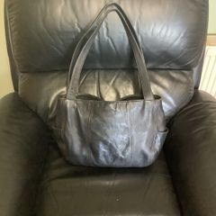 Black leather shoulder bag Tula