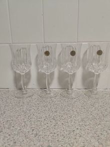 Royal Doulton wine glasses. Set of 4.