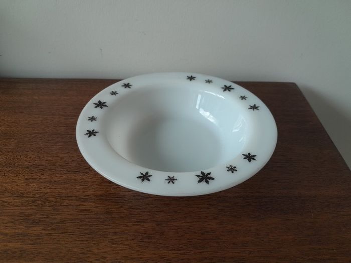Vintage Pyrex JAJ Snowflake bowl 1958