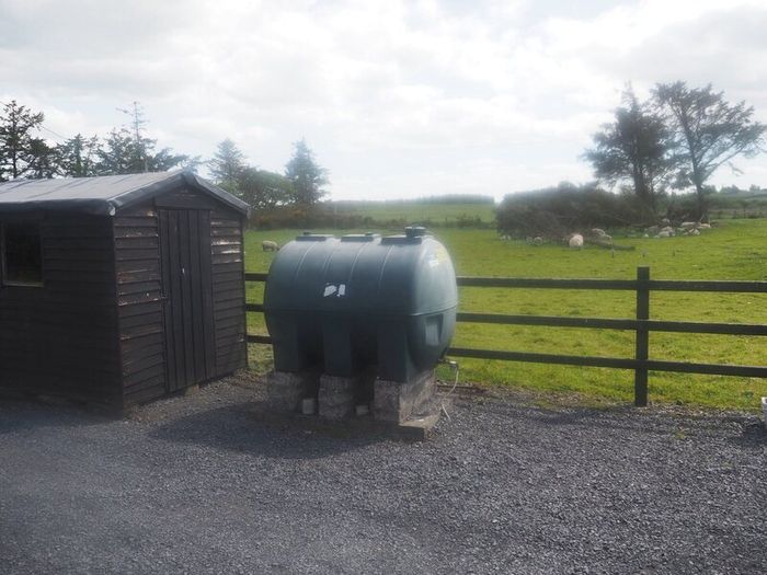 Oil tank