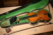 Vintage Parrot Violin And Bow With Wooden Case. Size 1,4 (Article No.Parrot Mus-1417)