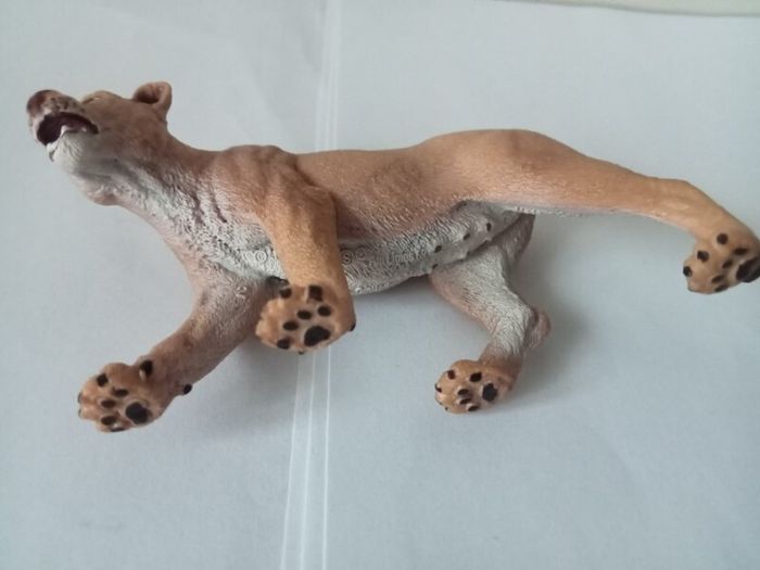 New Schleich Female Lion