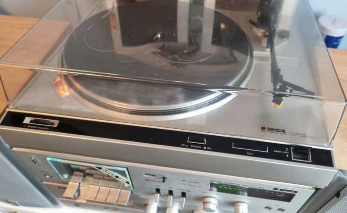 From 1979 Hi-Fi set, Tensai (Akai) working good, see the pictures.
