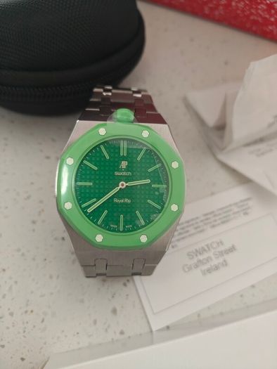 Royal Pop Swatch With Limited edition bracelet brand new never worn