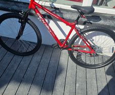 Brand new 17" (Medium) Red bike with accessories