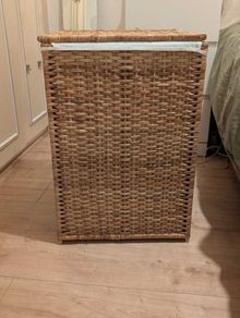Wicker laundry hamper with lid