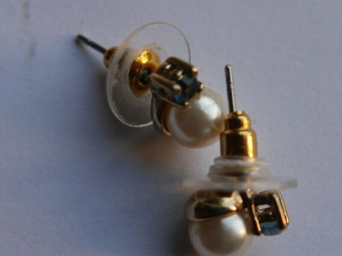 Vintage Pearl & Topaz Stud Earrings in 9ct Yellow Gold Plated