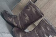Junior size 13 camouflage style wellies barely worn