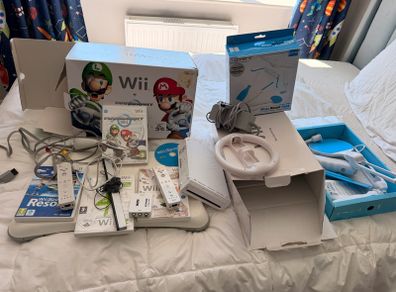 Nintendo Wii Bundle + Games + Accessories + Original Box