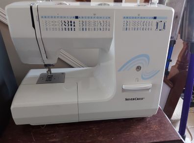 SilverCrest Household Sewing Machine Model SNM 33 A1  022VG50201, in like new condition