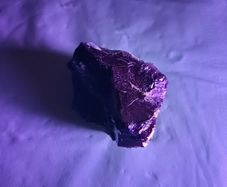 Fluorite black rose uv reactive