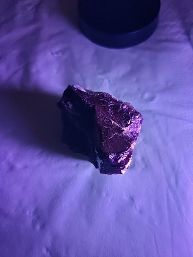 Fluorite black rose uv reactive