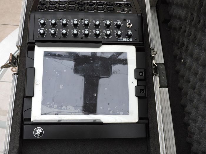 Mackie DL1608 16-Channel Digital Live Sound Mixer