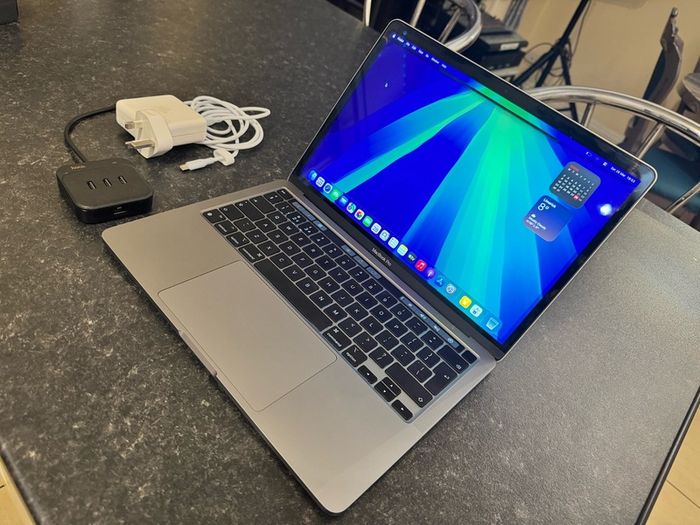 2022 M2 Chip MacBook PRO Retina display Mint condition