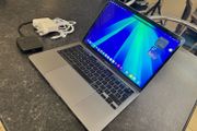2022 M2 Chip MacBook PRO Retina display Mint condition