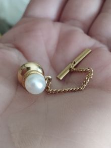 Vintage tie clip with pearl.