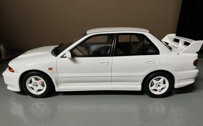 Mitsubishi Lancer Evo 3 1995 - Ottomobile - 1/18 - New In Box