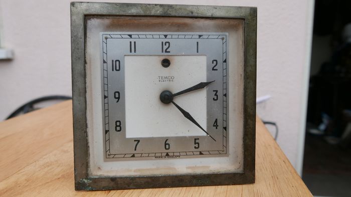 Vintage Temco Electric Art Deco clock made by Telephone Mfg. Co.