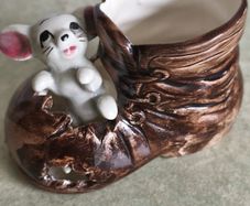 Vintage 1960s napcoware ceramic mouse in brown boot collectible figurine Matchstick Holder./ thout pick made in Japan.
