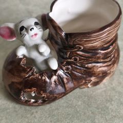 Vintage 1960s napcoware ceramic mouse in brown boot collectible figurine Matchstick Holder./ thout pick made in Japan.