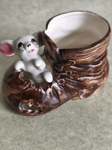 Vintage 1960s napcoware ceramic mouse in brown boot collectible figurine Matchstick Holder./ thout pick made in Japan.