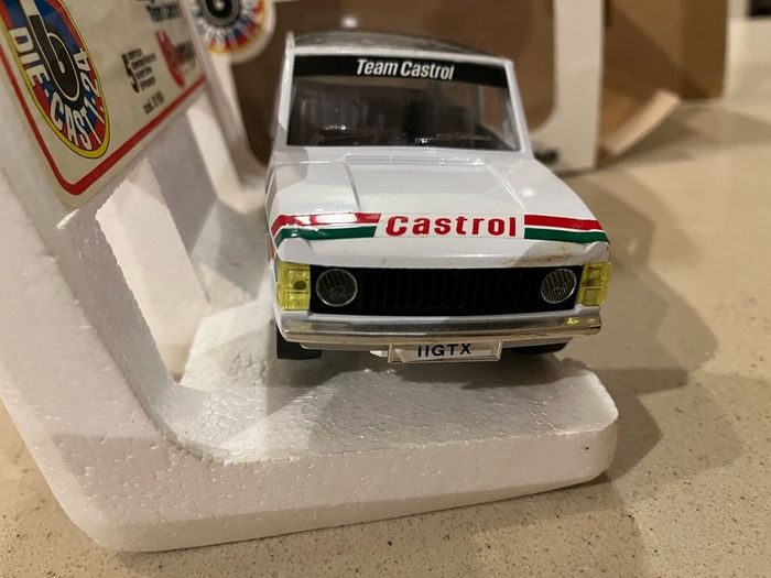 Range Rover Team Castrol 1/24 Burago  Rare