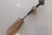 Shoe stretcher
