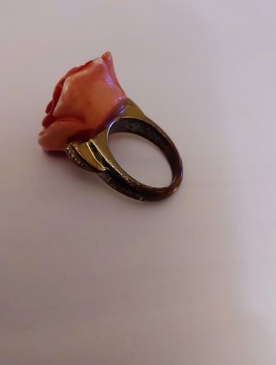 Pretty dress ring