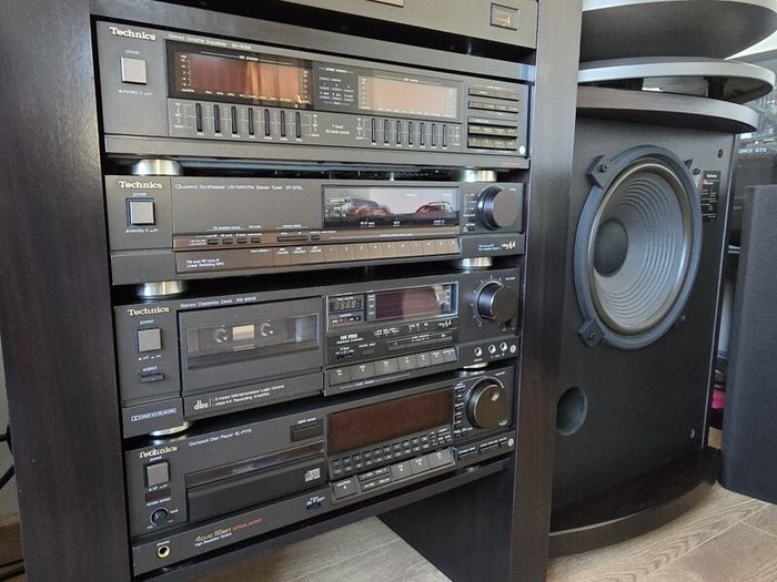 The Technics Sb-e100 Se-a5 Su-a6  Sl-1210 Mk2