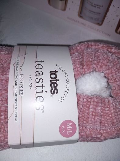 Brand New Baylis and Harding / Totes Toasties Giftset