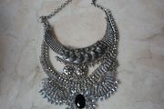 Costume  Jewellery  - Necklace.  NEW.