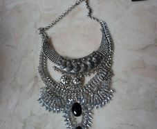 Costume  Jewellery  - Necklace.  NEW.