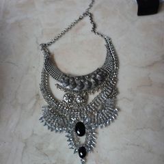 Costume  Jewellery  - Necklace.  NEW.