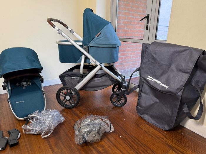 As new Uppababy Vista V2 Finn colour
