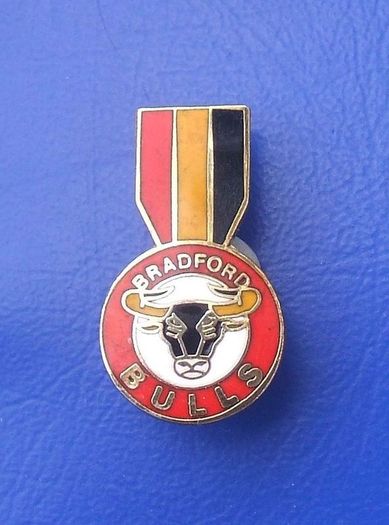 BRADFORD BULLS (rugby football) - club supporter's enamel badge (1990's)