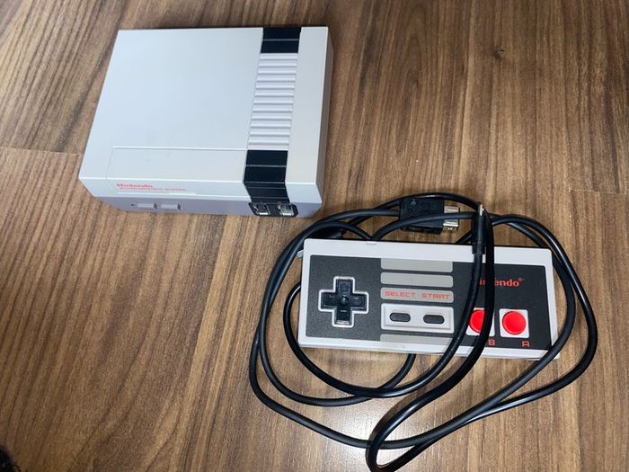 NES Classic boxed 1 controller