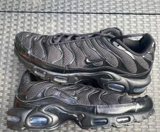Black nike TNs Uk 10