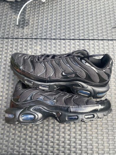 Black nike TNs Uk 10