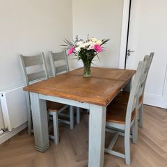 Oak Table and Chairs (extending)