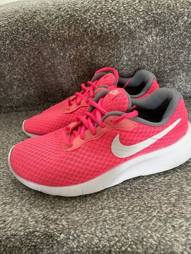 Pink Nike Tanjun runners