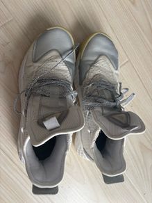 Basketball shoes