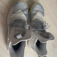 Basketball shoes