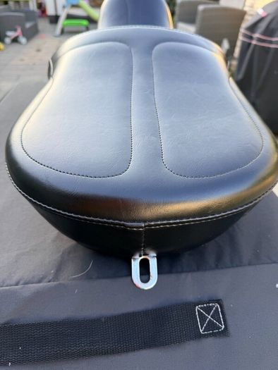 Le Pera Maverick Harley Davidson seat Dyna 06-17