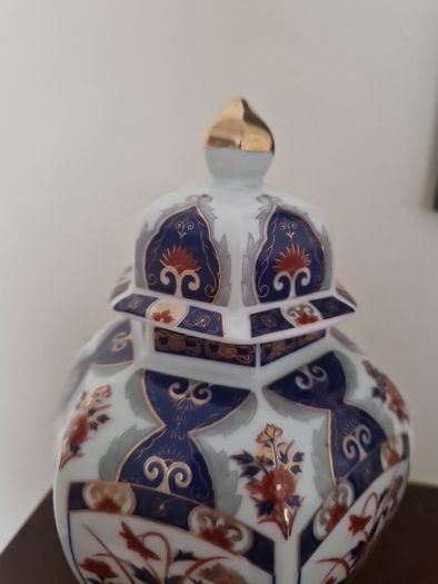imari style ginger pot