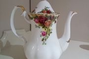 Medium Coffee Pot, 800ml, Royal Albert Old Country Roses Bone China