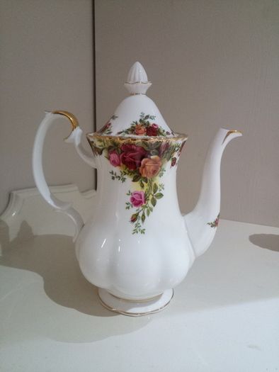 Bone China Royal Albert Old Country Roses 3 piece Coffee set