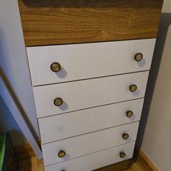 chest of drawers