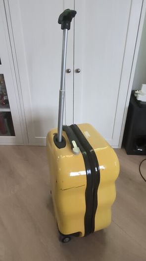 Kids travel suitcase