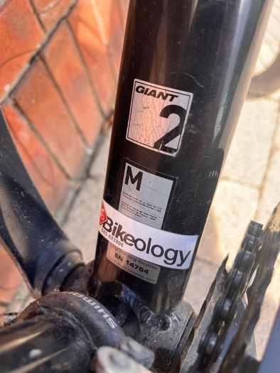 Giant Escape Mens hybrid bike